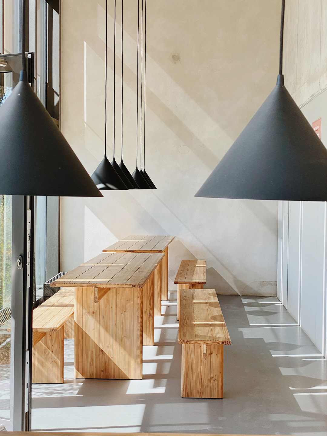 A dining room